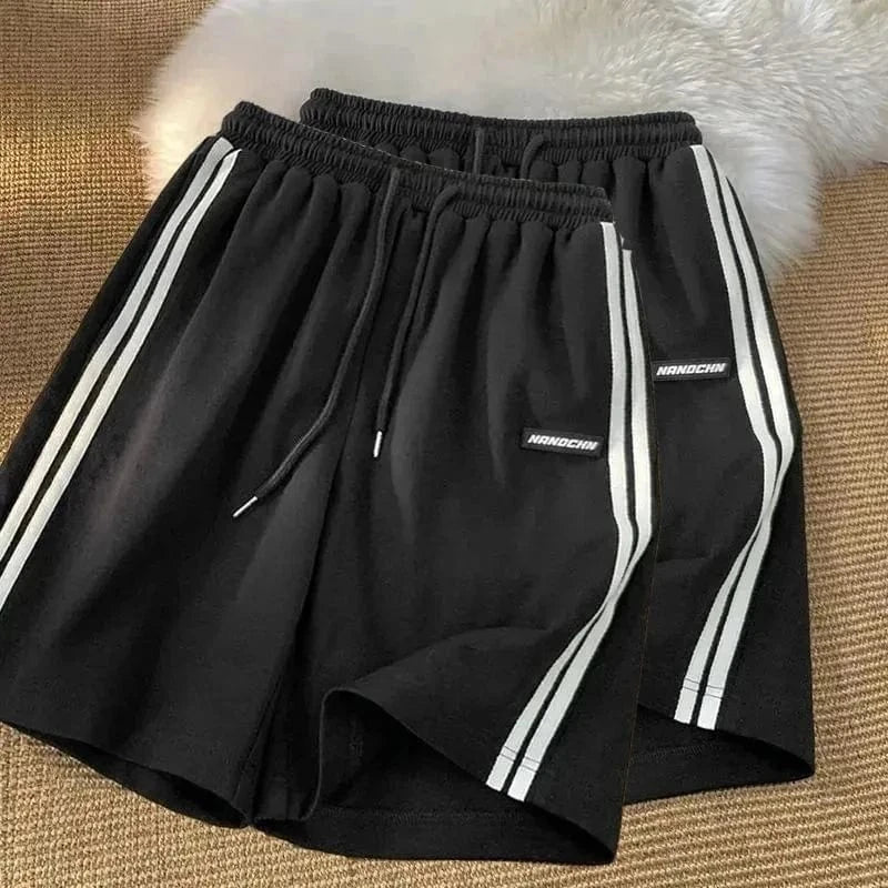 Pantalones de chándal a rayas laterales para mujer, pantalones cortos rectos sueltos de cintura alta para correr, pantalones cortos de pierna ancha informales en blanco y negro a la moda de verano