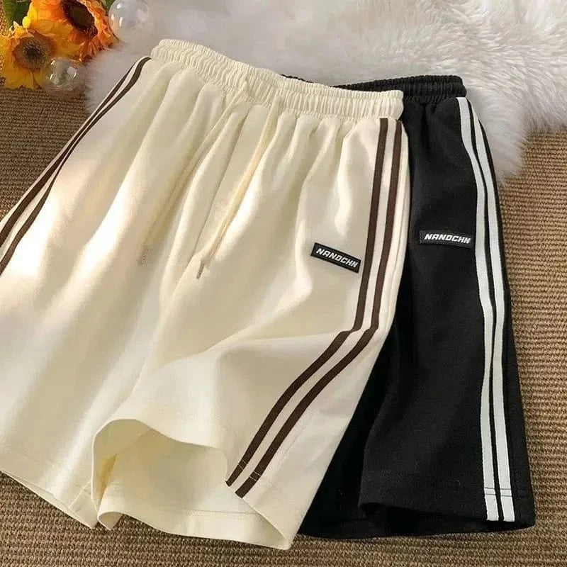 Pantalones de chándal a rayas laterales para mujer, pantalones cortos rectos sueltos de cintura alta para correr, pantalones cortos de pierna ancha informales en blanco y negro a la moda de verano